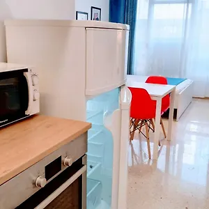 Estudios Apartment Badalona