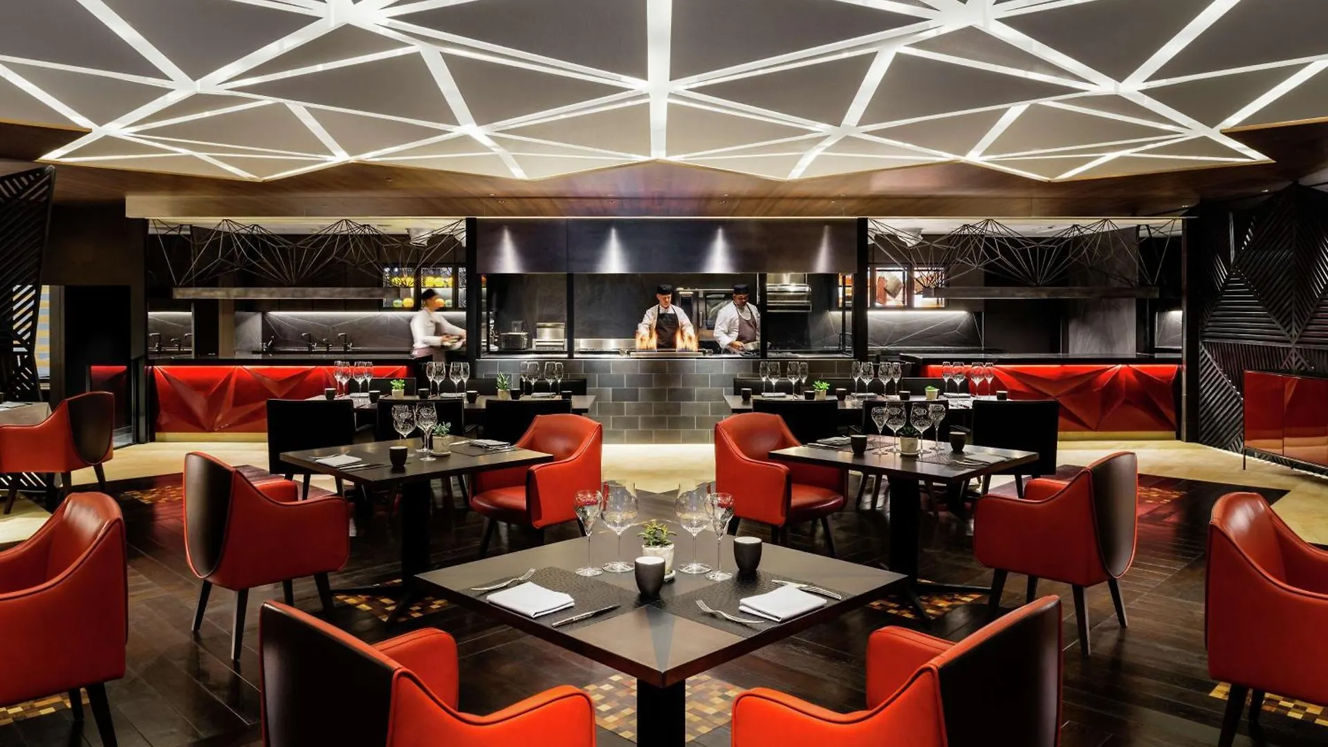 Hilton Osaka Hotel 5*,