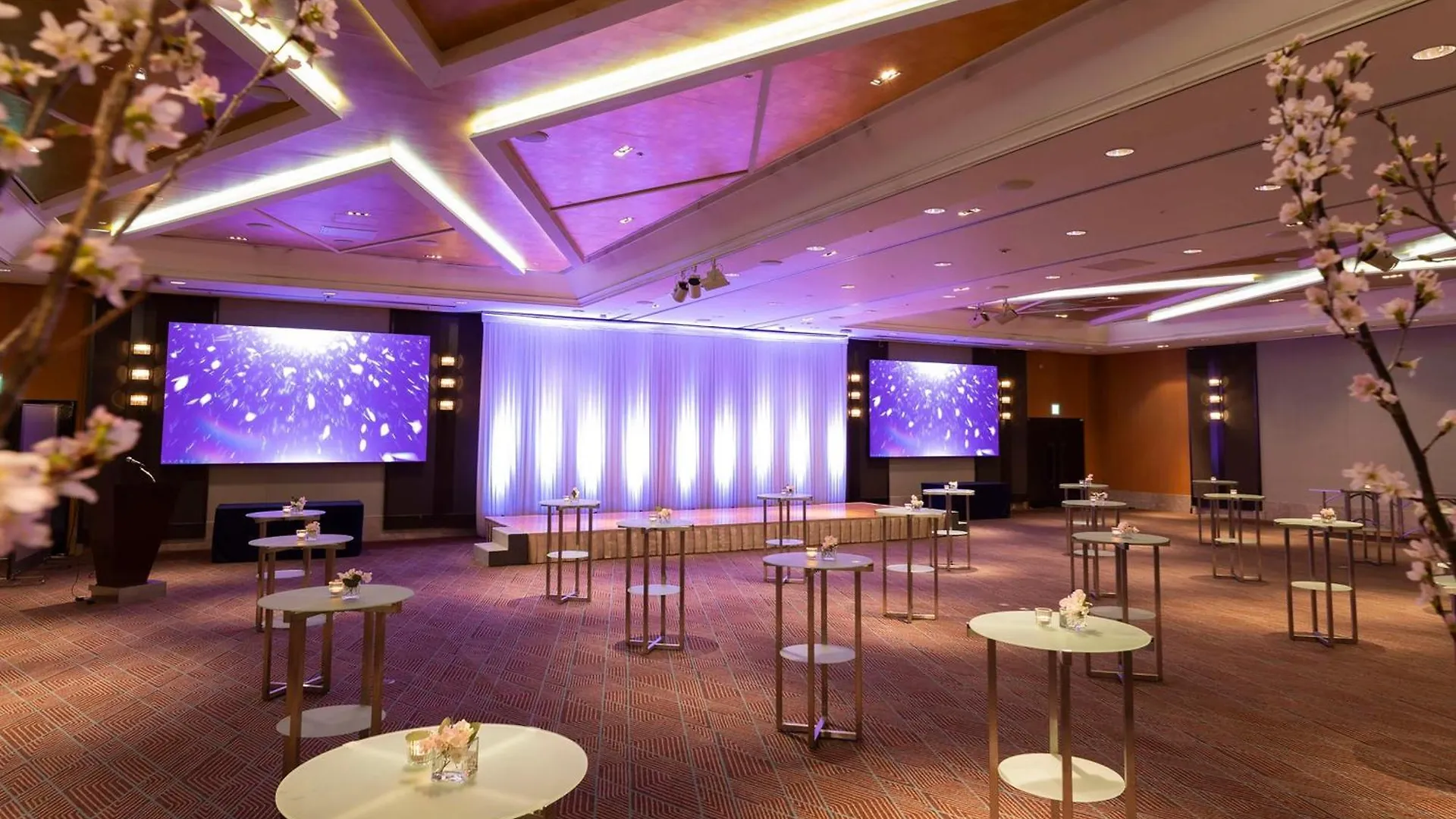 Hilton Osaka Hotel 5*,